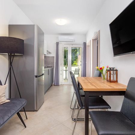 Divine Apartments Baska  Bagian luar foto