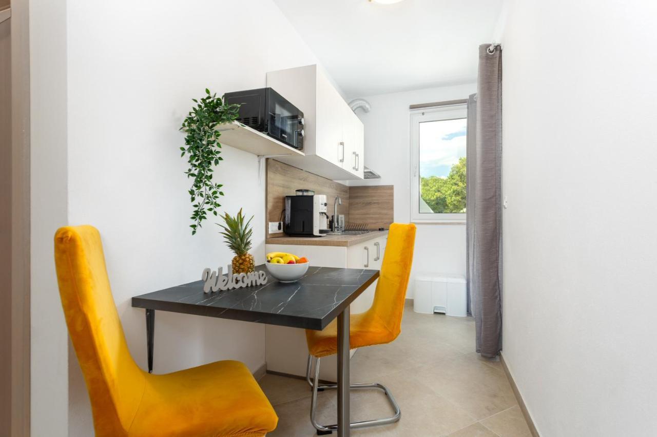 Divine Apartments Baska  Bagian luar foto