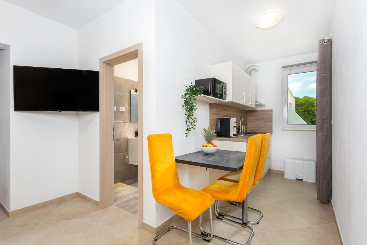 Divine Apartments Baska  Bagian luar foto