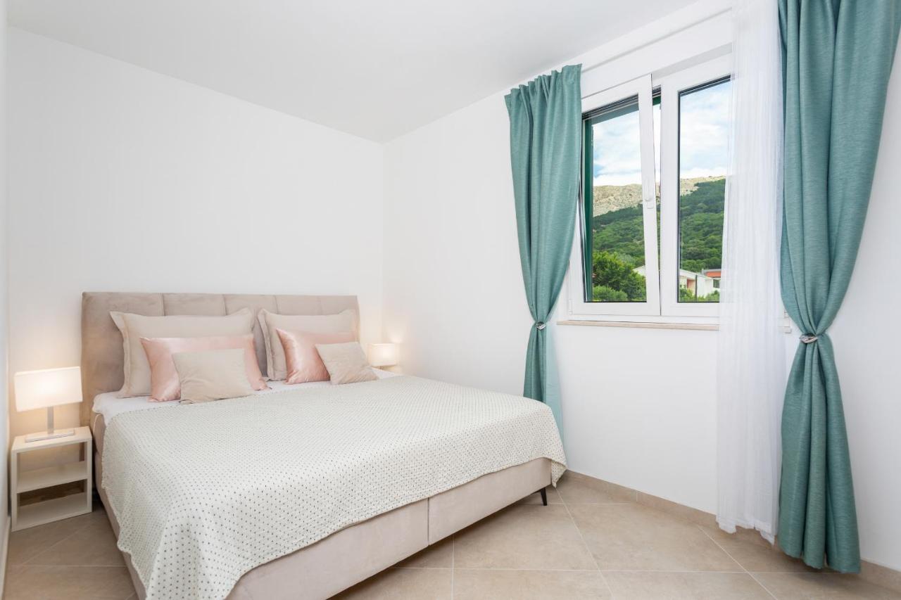 Divine Apartments Baska  Bagian luar foto