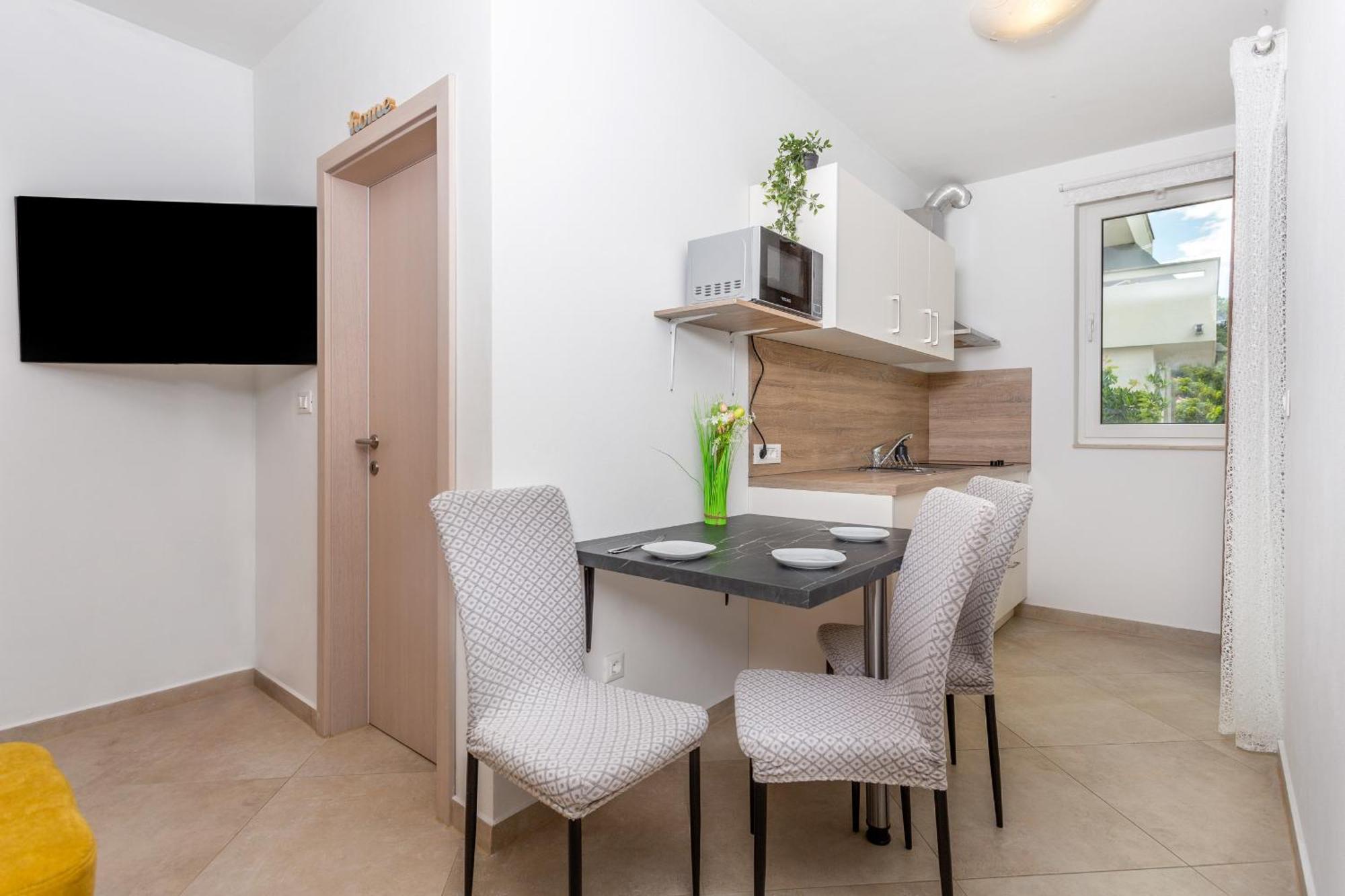 Divine Apartments Baska  Bagian luar foto